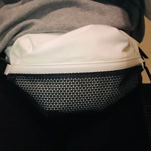 NEW! Lulu 🍋 All hours belt bag Black & White